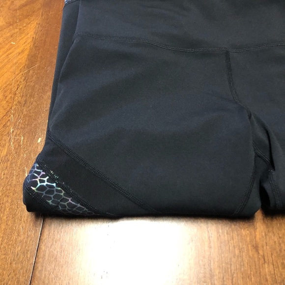 ZYIA black cropped metallic reptile print leggings N18 - Picture 4 of 10